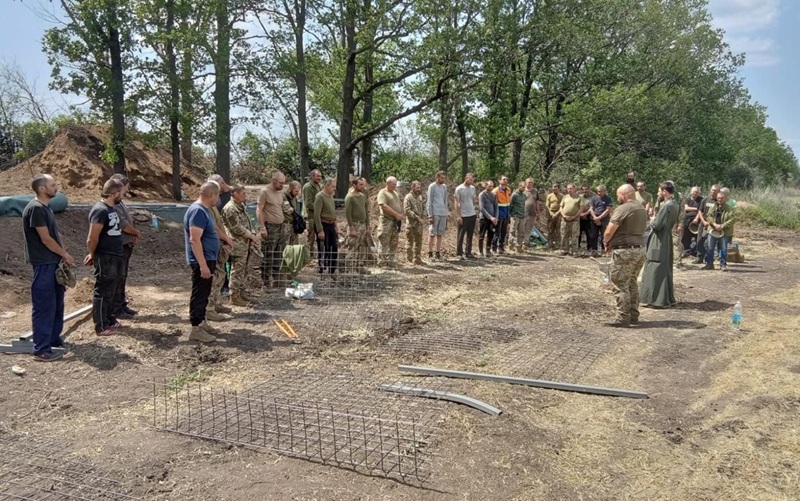 Отець Павло Михальчук підтримав воїнів молитвою на Харківському фронті