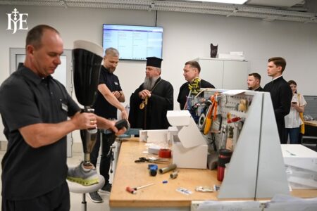«Разом переможемо!» — Митрополит Епіфаній у центрі Superhumans у Львові