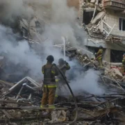 «Не сподіватися на когось, а стати поруч»: трагедія в серці Солом’янки