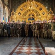Материнські сльози й церковна подяка: ПЦУ відзначила полеглих воїнів