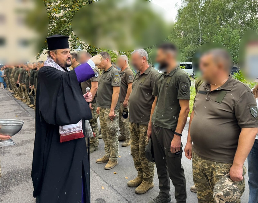 Молитва і благословення воїнам: візит митрополита до центру комплектування в Білій Церкві