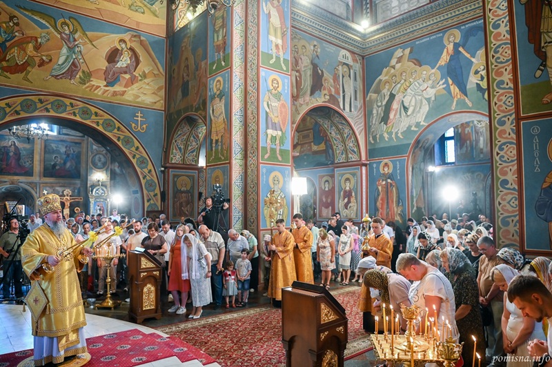 Блаженнійший Епіфаній очолив недільну Літургію і звершив хіротонії