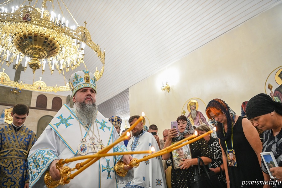 Молитва дії: у Лішні вшанували загиблих і благословили захисників