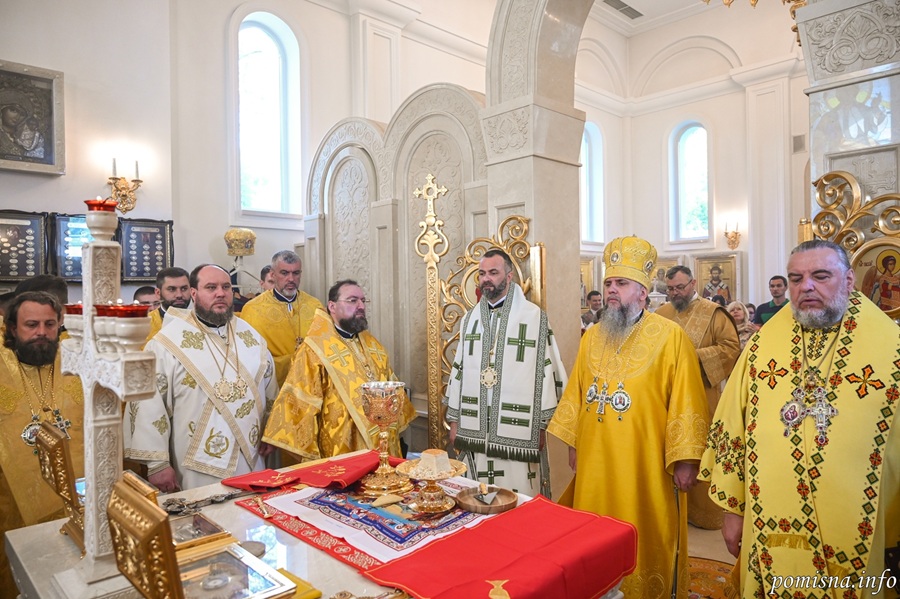 Митрополит Епіфаній в Романкові: молитва за Україну й нагородження настоятеля