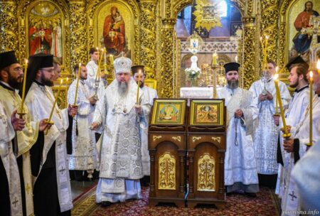 Молитва за Україну у стінах Золотоверхого собору