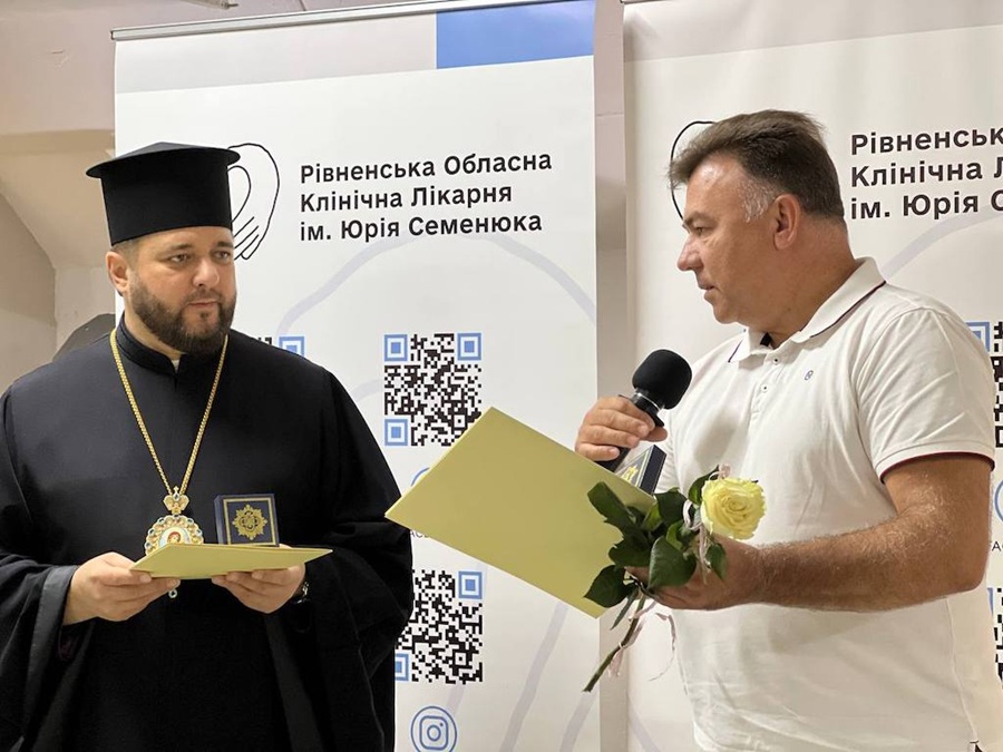 Церква дякує медикам: митрополит Іларіон нагородив працівників Рівненської обласної лікарні