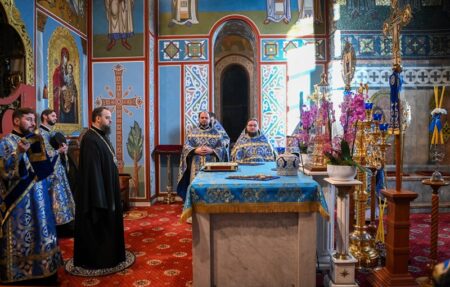 У Михайлівському монастирі звершили святковий молебень перед іконою «Всецариця»