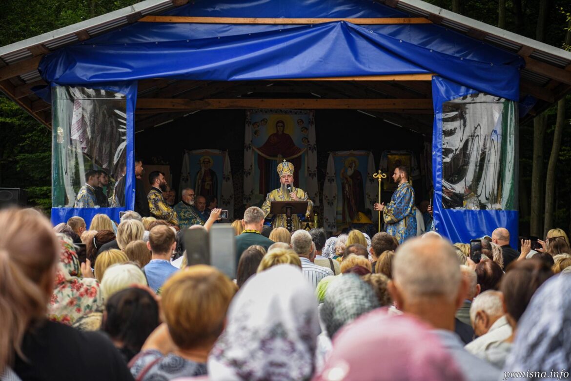 Митрополит Епіфаній звершив літургію у Заглині у свято Покладення пояса Богородиці
