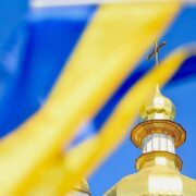 Ганебна присутність: архієрей-обвинувачений на святі Прапора України