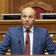 Вічна слава: у Києві відбулася перша церемонія поховання воїнів на Національному меморіалі