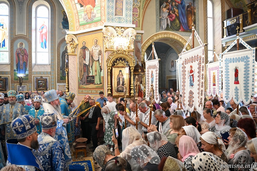 Митрополит Епіфаній звершив літургію з нагоди ювілею храму у Чорткові