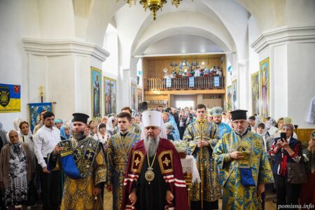 Різдво Богородиці у Джурині: храм святкує 200-річчя, віряни моляться за перемогу України