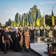 Панахида за полеглими захисниками: молитва Митрополита Епіфанія в Черкасах