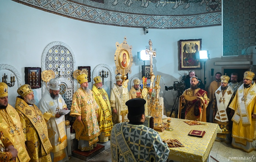 Митрополит Епіфаній очолив святкову літургію на честь 15-річчя Спасо-Преображенського собору