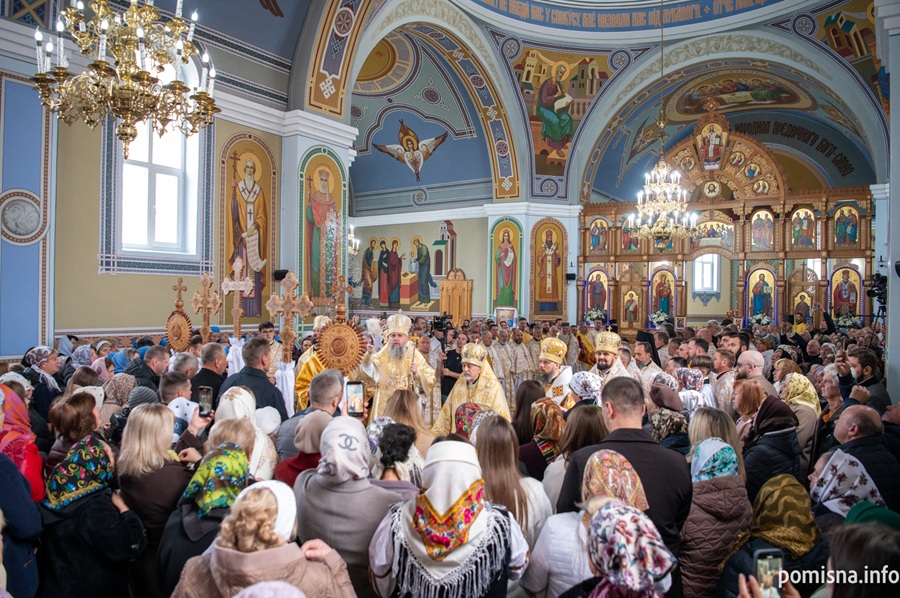 У Старому Косові освячено престол храму Успіння Богородиці