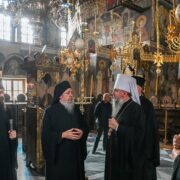 У Саду Богородиці: Митрополит Епіфаній молиться на Афоні за перемогу України
