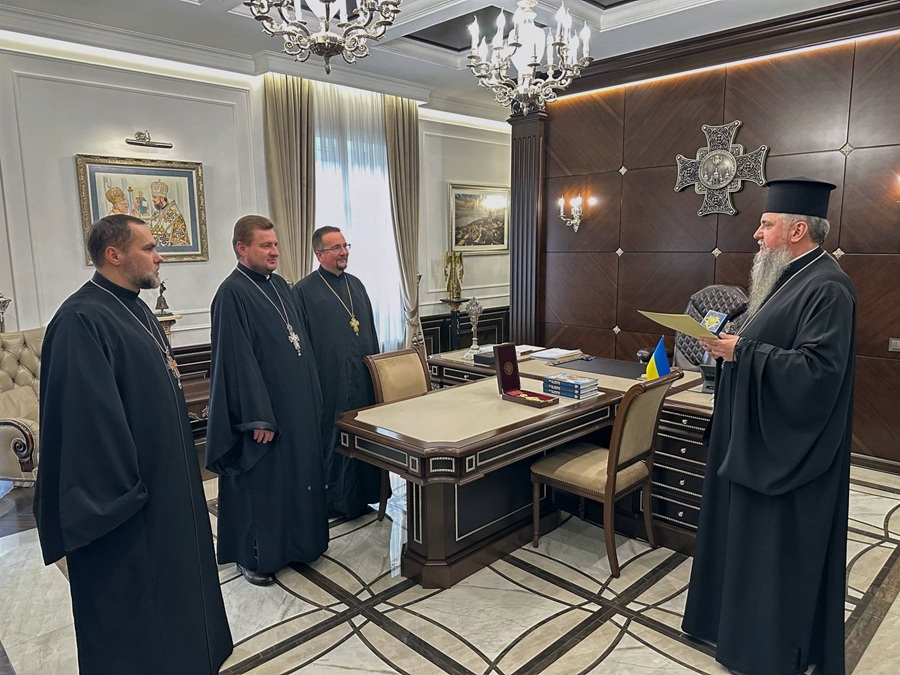 Блаженніший Митрополит Епіфаній нагородив настоятеля храму «Живоносне Джерело» високими церковними відзнаками