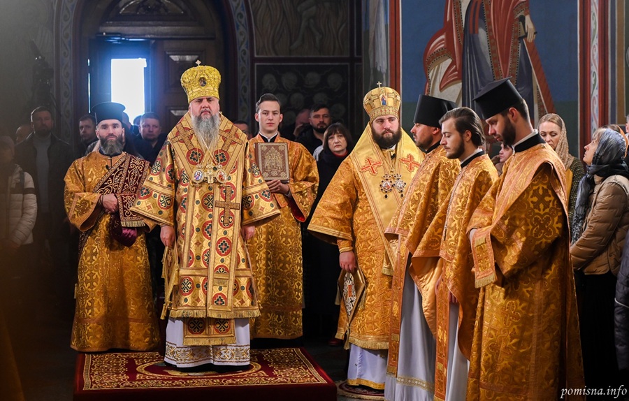 У Свято-Михайлівському соборі молилися за Україну та її воїнів