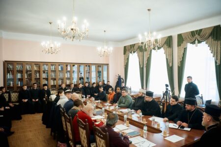 Релігії про зло і війну: у Києві провели міжконфесійну дискусію