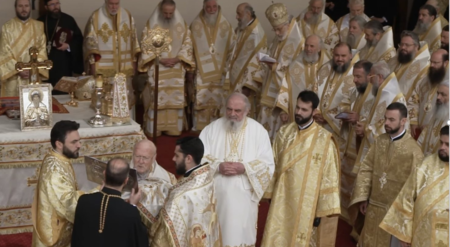 У Бухаресті під час патріаршої літургії згадали Митрополита Епіфанія