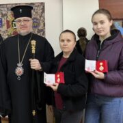 Приклад любові й віри: у Донецькій єпархії нагородили родину священика