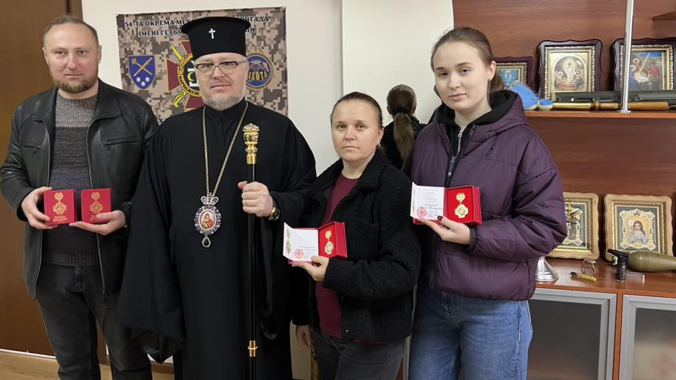 Приклад любові й віри: у Донецькій єпархії нагородили родину священика
