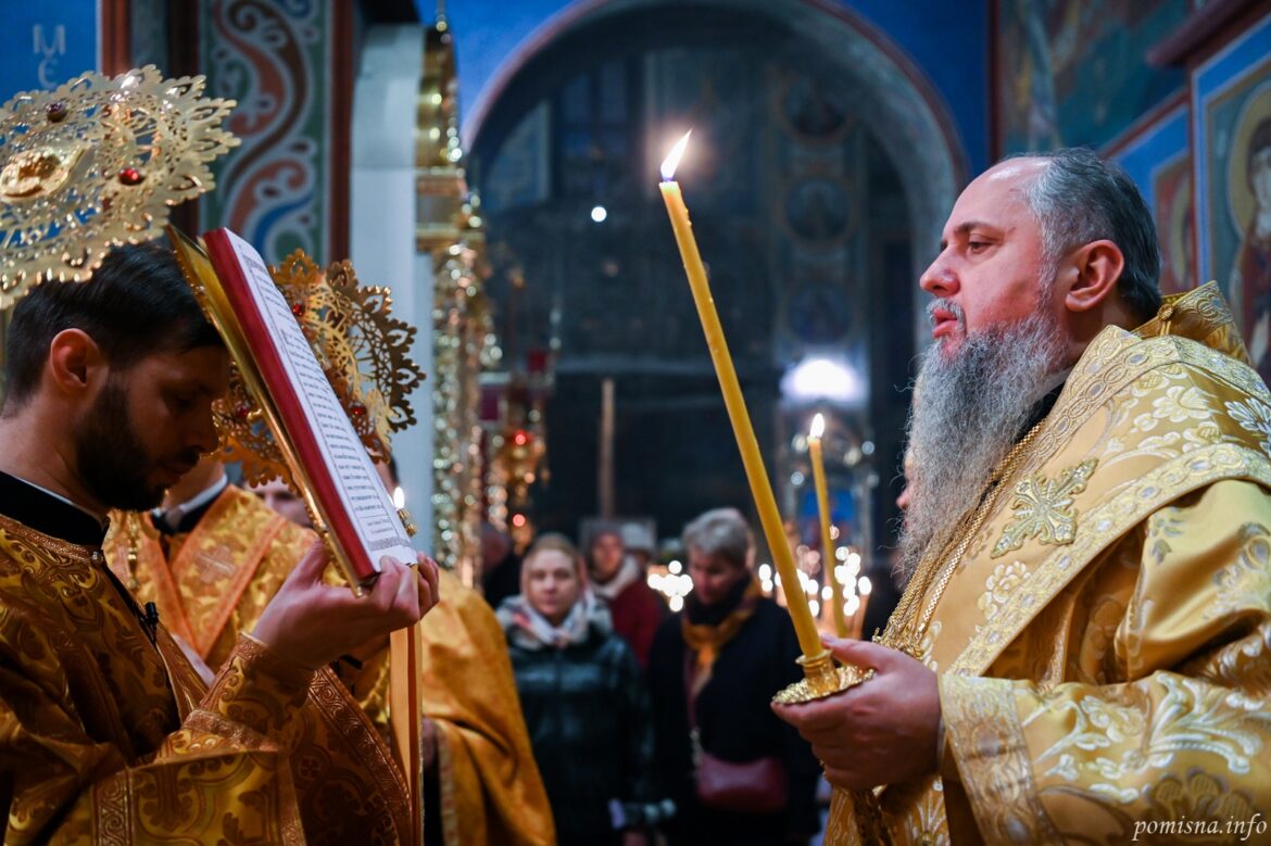 Світло молитви: у столиці звершили урочисте Всенічне бдіння