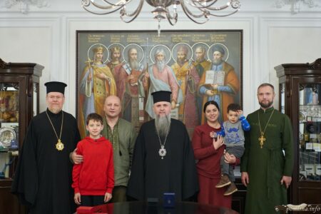 Предстоятель ПЦУ відзначив захисників РХБ-військ церковними нагородами