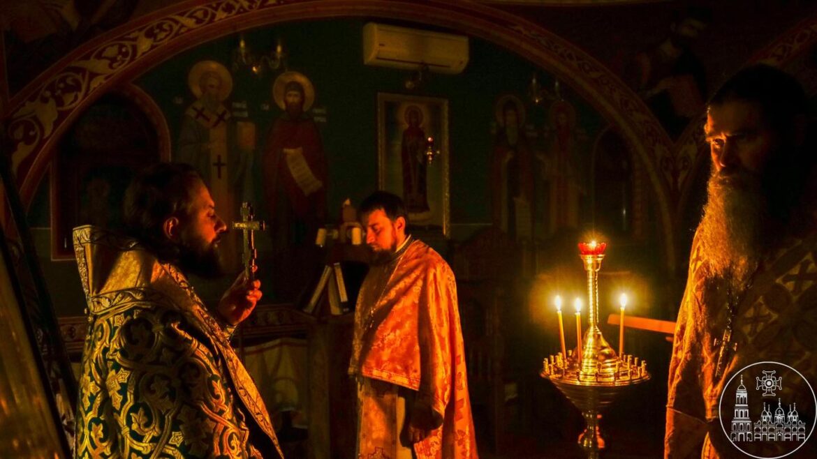 У Києво-Печерській лаврі звершили нічне богослужіння до дня преподобного Сави