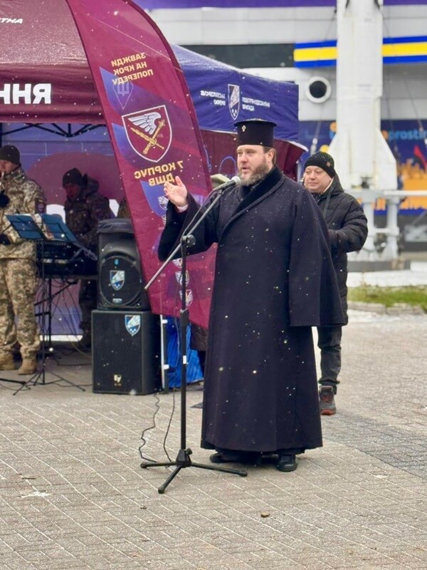 Тризуб як знак жертовності: у Дніпрі освятили новий меморіал