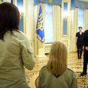 Світло надії: скаути передали Віфлеємський вогонь Президенту