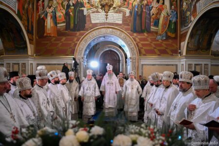 Молитва за Україну в Лаврі: Предстоятель ПЦУ звершив Літургію 26 грудня