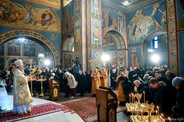 У Свято-Михайлівському соборі відслужили літургію за Україну і її захисників