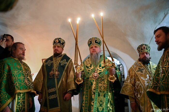 Божественна літургія у серці Лаври: молитва Церкви за Україну