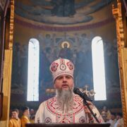 Не над і не осторонь: Православна Церква України поруч зі своїм народом