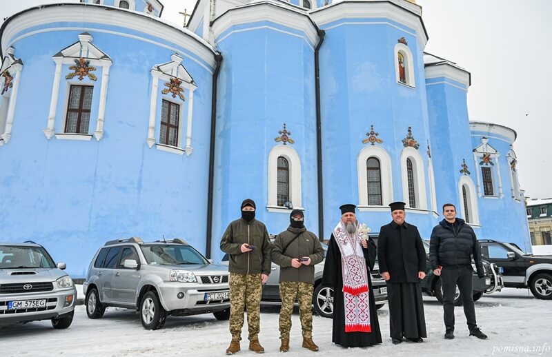 Церква поруч із захисниками: п’ять автомобілів для фронту