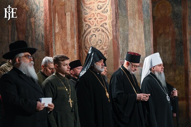 Єдність у молитві: у серці Києва згадали четверті роковини великої війни