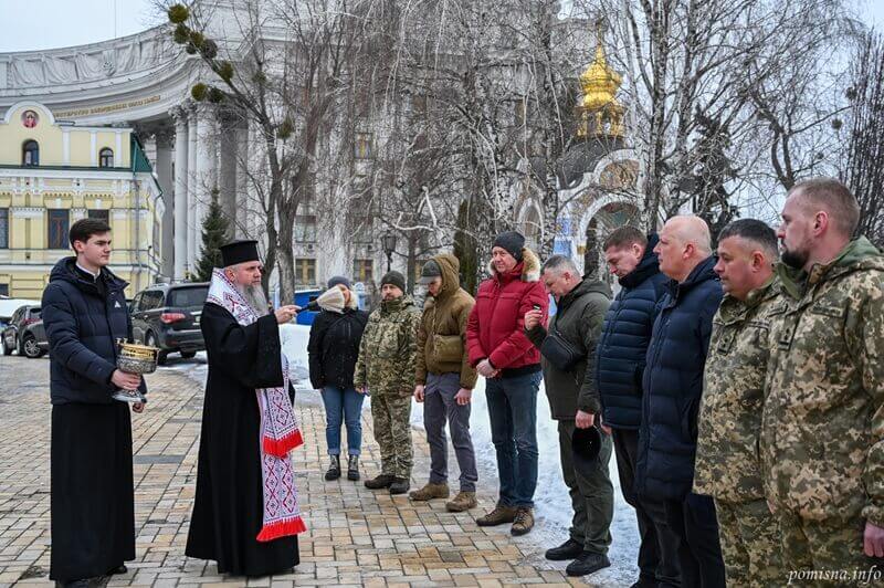 П’ять авто для фронту: Церква продовжує підтримувати українське військо