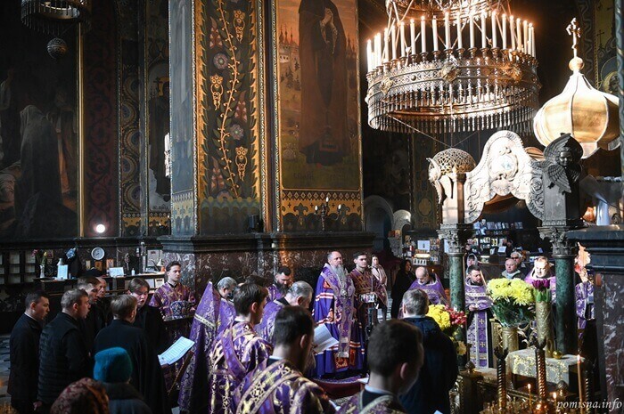 Предстоятель ПЦУ звершив акафіст перед мощами святої Варвари