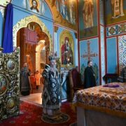 Пасія у Києві: Митрополит Епіфаній провів богослужіння третього тижня Великого посту