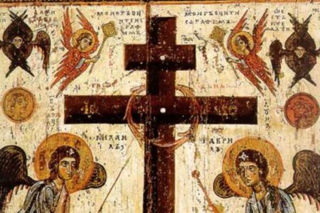 Молитва до Чесного Хреста: де українці знаходять силу у час випробувань