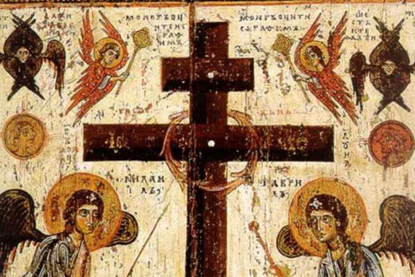 Молитва до Чесного Хреста: де українці знаходять силу у час випробувань