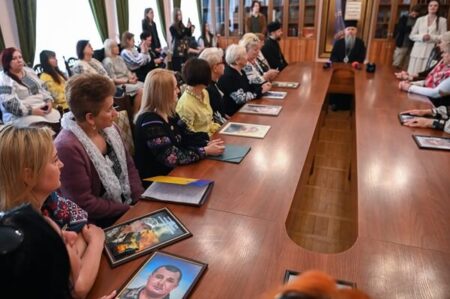 У Києві відбулася духовна зустріч із матерями та дружинами захисників України