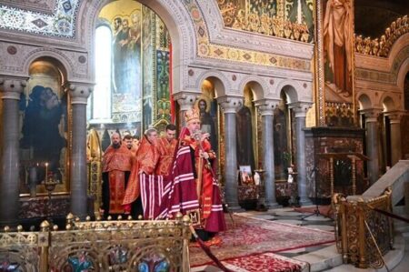 У Києві Предстоятель ПЦУ помолився перед мощами святого Макарія