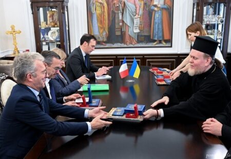 Митрополит Євстратій зустрівся з французькою делегацією у Києві