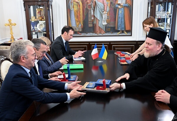 Митрополит Євстратій зустрівся з французькою делегацією у Києві