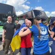 Велике повернення: Україна звільнила ще 185 військових і одного цивільного