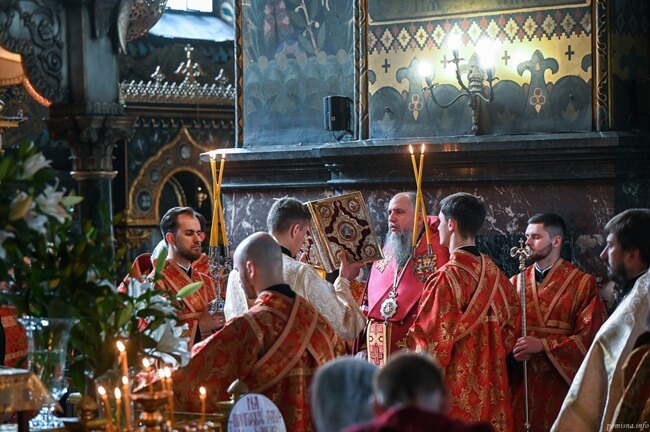 Перед мощами святої Варвари: у Києві відбулося урочисте богослужіння