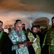 Біля мощей преподобного Агапіта: у Лаврі лунала молитва за Україну