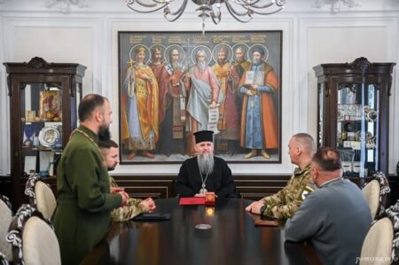 Предстоятель ПЦУ зустрівся з командирами українського бойового підрозділу